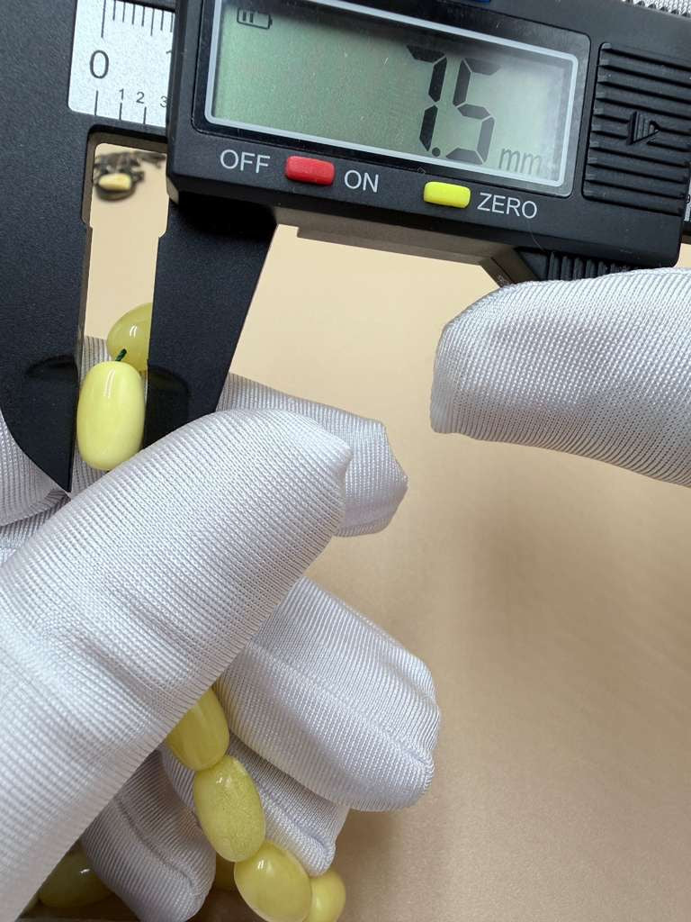 مسباح كهرمان بلطيقي قديم.
Old Baltic Amber Misbaha.