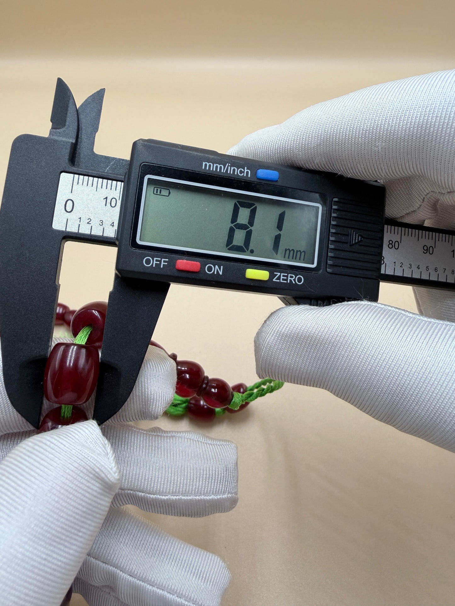 مسباح فاتوران مأنتك، مع خرز وعدد 2 سبير.
Antique-style Fatoran Misbah, with beads and 2 Sper heads.