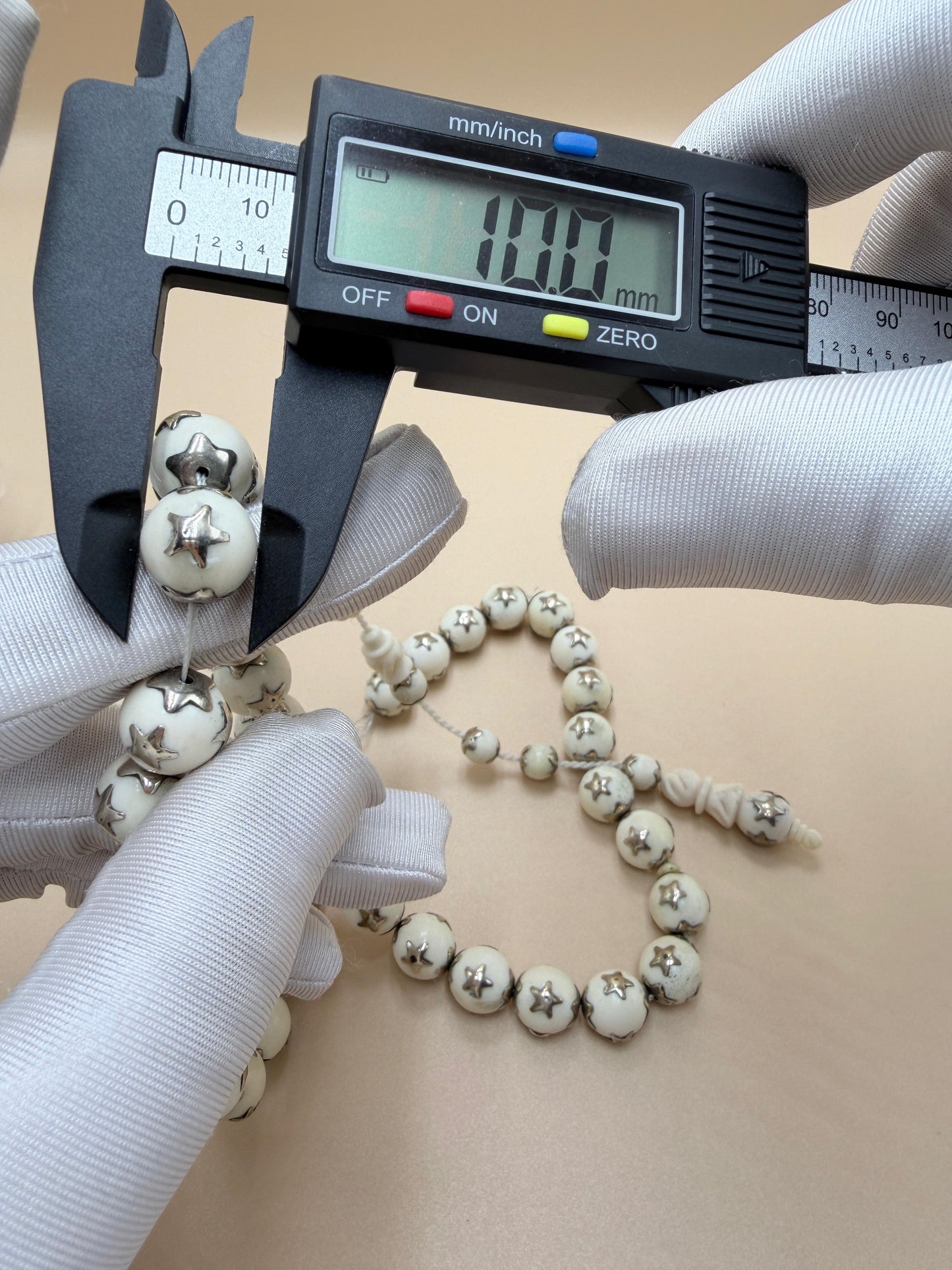 مسباح ناب مع أمامة منقوشة ومرصعة بالفضة على شكل نجوم وطربوش، قطعة فريدة لهواة النوادر والأصالة التراثية luxury rosary