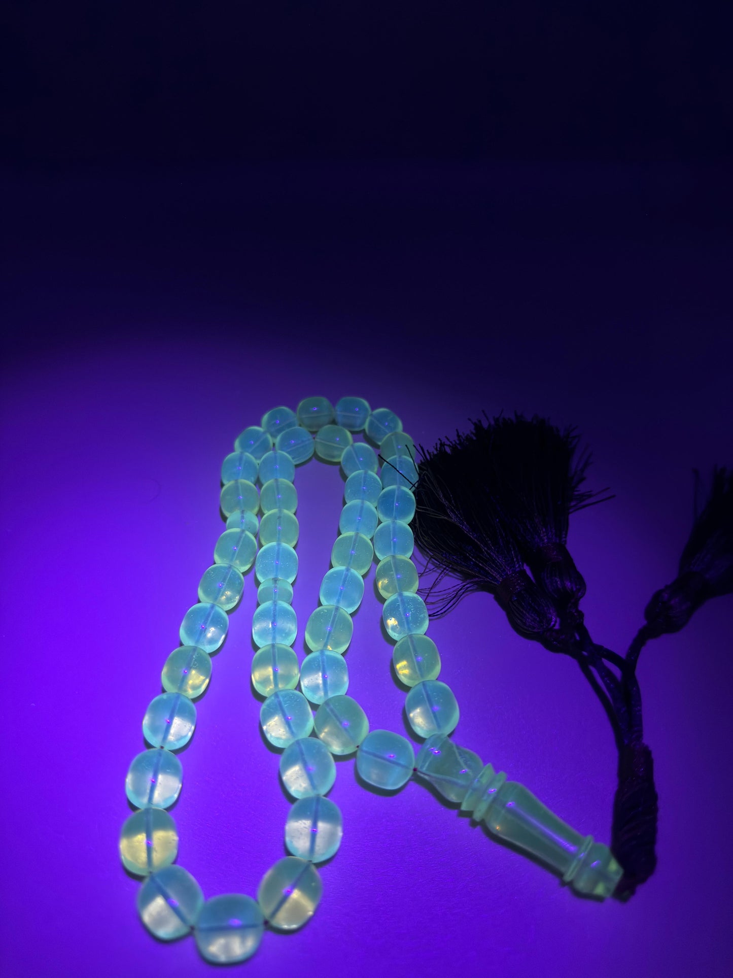 مسباح كهرمان كبس كولمبي، قوالب.
Pressed Colombian Amber Misbah, Molded Style.