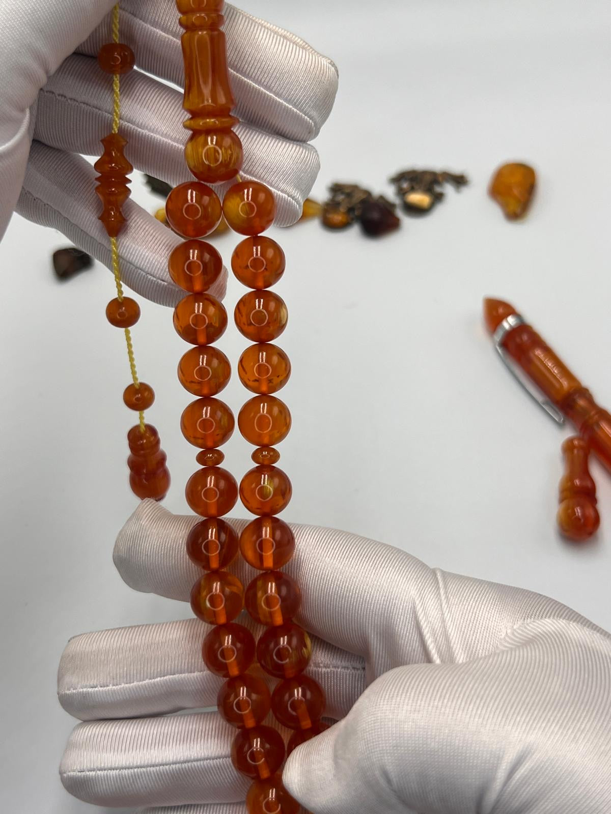 مسباح فاتوران منجم سيت مع قلم وشاهد سبير،
Faturan Mine Set Misbaha with a pen and Spear shahid.