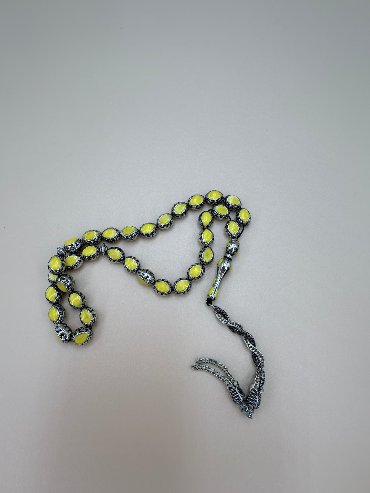 مسباح قفص فضة مزين بـ مينا صفراء بلمسة أنيقة وفخمةSilver Cage Misbaha with yellow enamel