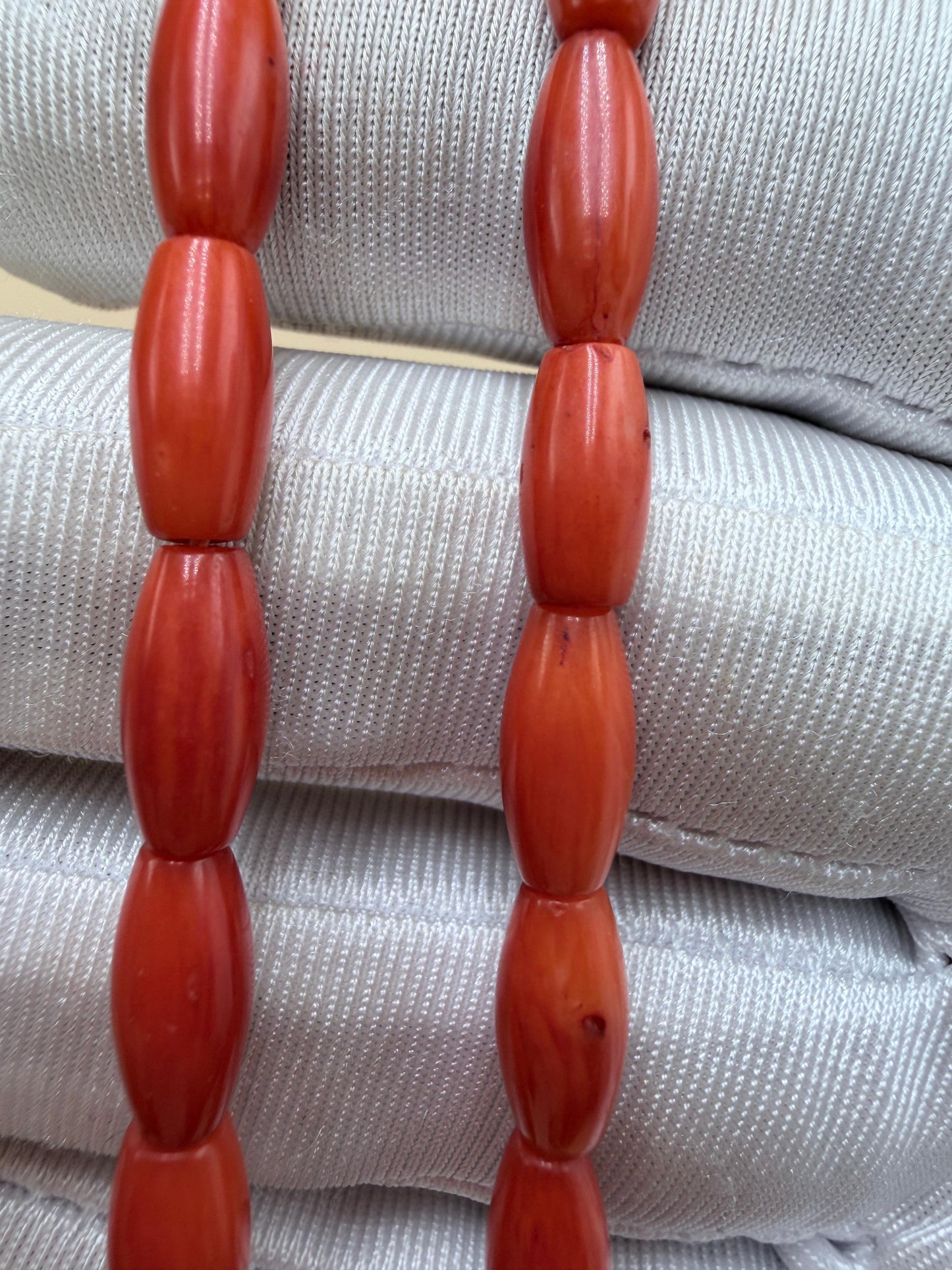 مسباح كفّية مرجان
مع شاهد من عظم الجمل
Coral Kaffa Misbaha
With camel bone witness bead