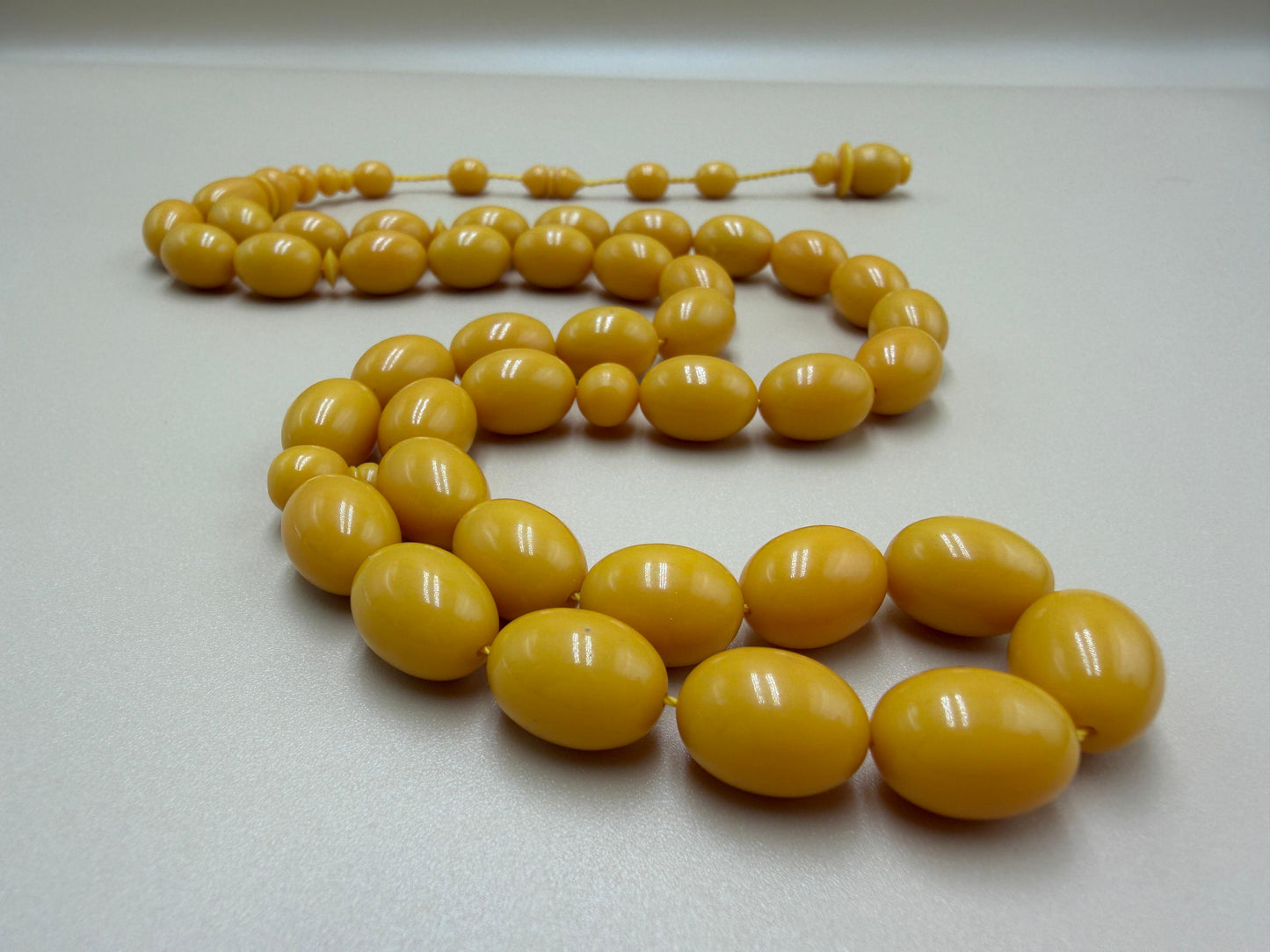 مسباح مسكي، بخراطة مميّزة.Musk Misbah with Distinctive Carving.