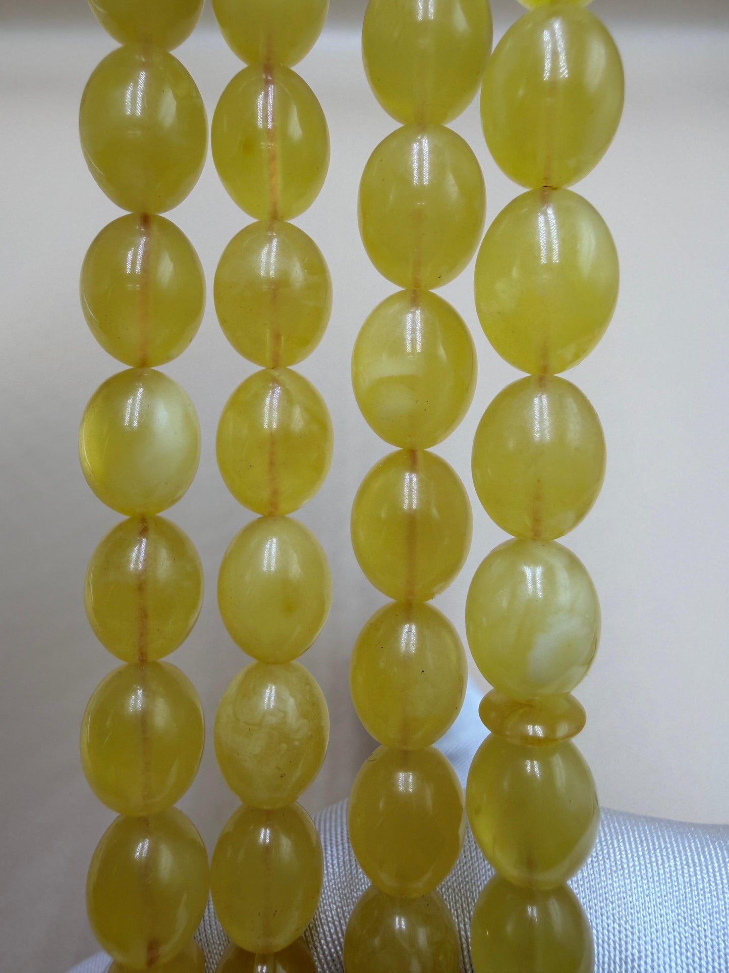 مسباح كهرمان بلطيقي حر
قَصّة بيض حمامNatural Baltic Amber Misbah Pigeon egg cut