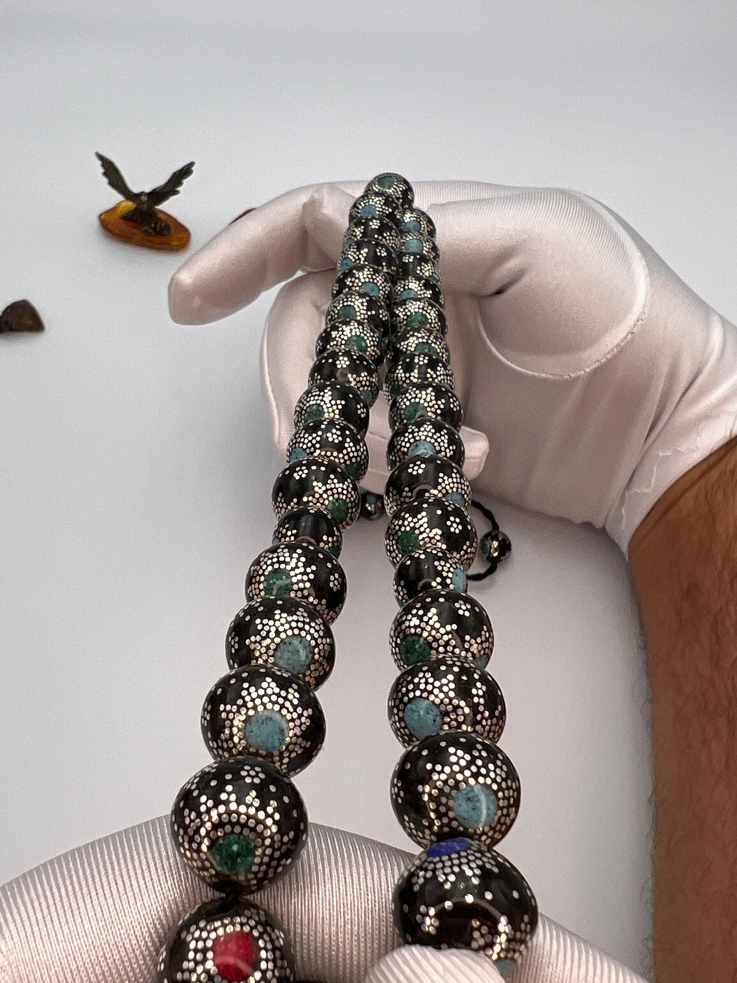 مسباح يسر مطعم فضه عيار1000مع مرجان وفيروز وحجر الملاكايت خراطه محمود طرزان yusr with coral and turquoise and malachite with pure silver rosary by mahmood tarazan