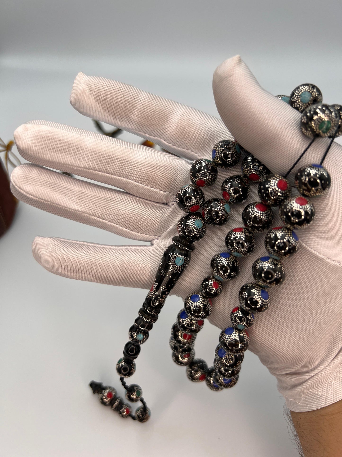مسباح يسر مطعم فضه عيار1000مع مرجان وفيروز وحجر الملاكايت خراطه محمود طرزان yusr with coral and turquoise and malachite with pure silver rosary by mahmood tarazan