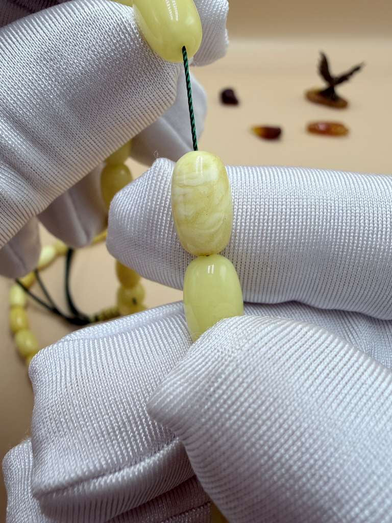 مسباح كهرمان بلطيقي قديم.
Old Baltic Amber Misbaha.