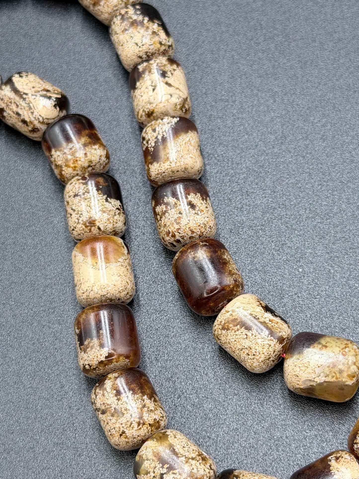 مسباح كهرمان سمطري
Symmetry Amber Misbah