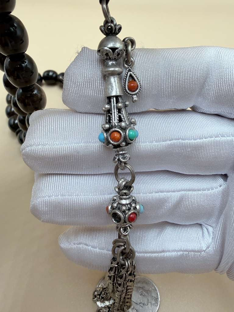 مسباح مسكي خام بولندي، بخراطة جديدة، مع شرابة فضة 500.Polish Raw Musk Misbah with New Carving, Featuring 500 Silver Tassel.