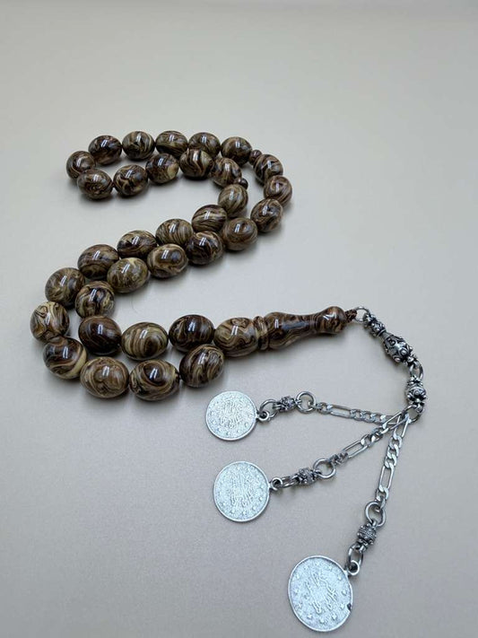 مسباح مسكي خام عصي (دبس وراشي) مع شرّابة فضة عيار ٥٠٠. Raw Musk Misbaha (Dibs & Wrashi sticks) with a 500 silver tassel.