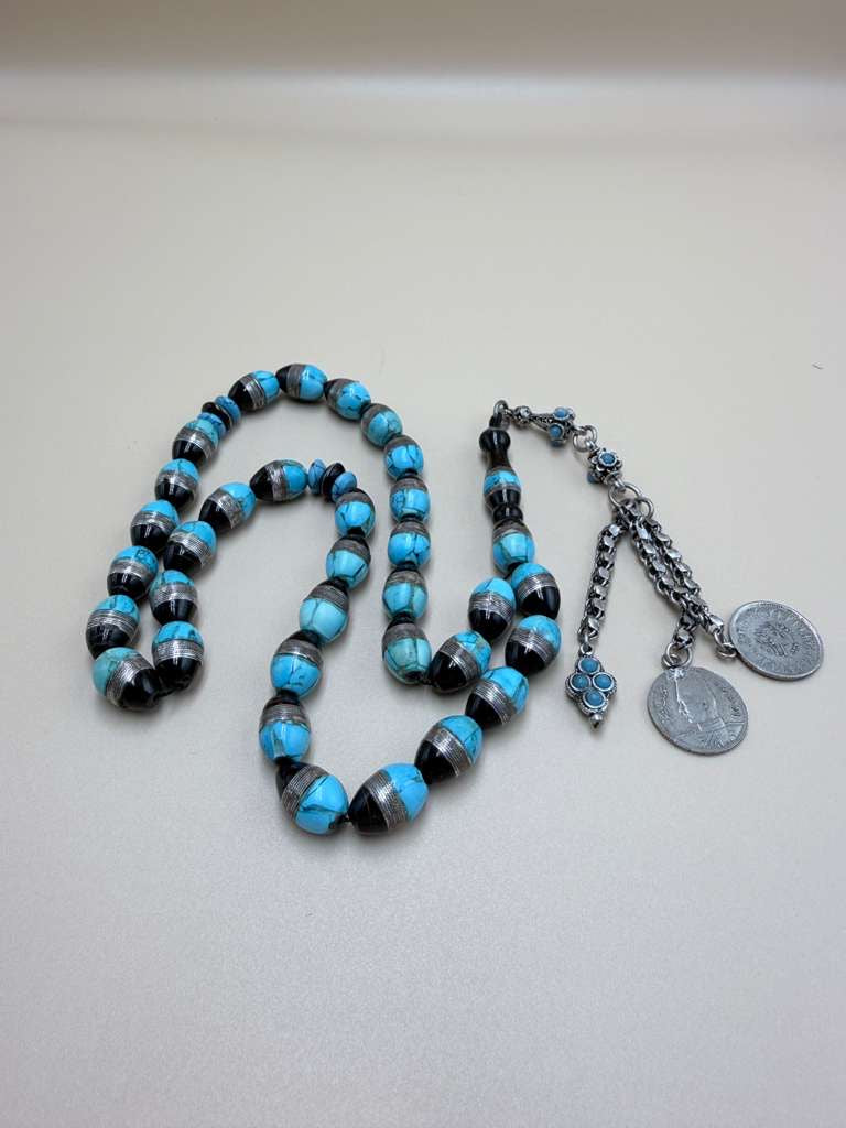 مسباح يسر أنتيك، مطعّم بالفيروز الحر السيناوي والفضة عيار 925.Antique Yusr Misbah, Inlaid with Natural Sinai Turquoise and 925 Sterling Silver.