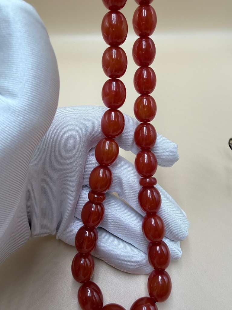 مسباح سندلوس خام من عصيان، مع شرابة فضة عيار 500 Raw Sandalus Misbaha (stick form), with 500-grade silver tassel,