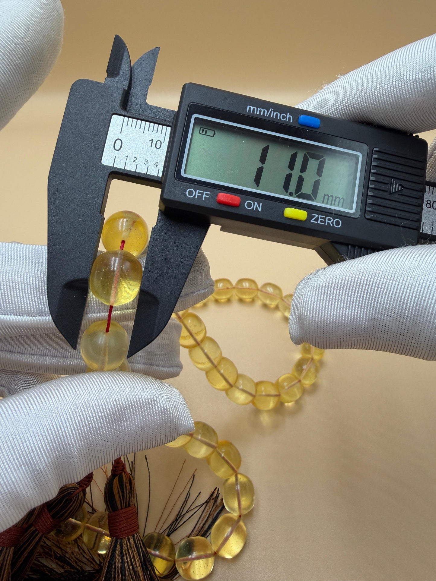 مسباح كهرمان كبس كولمبي، قوالب.
Pressed Colombian Amber Misbah, Molded Style.