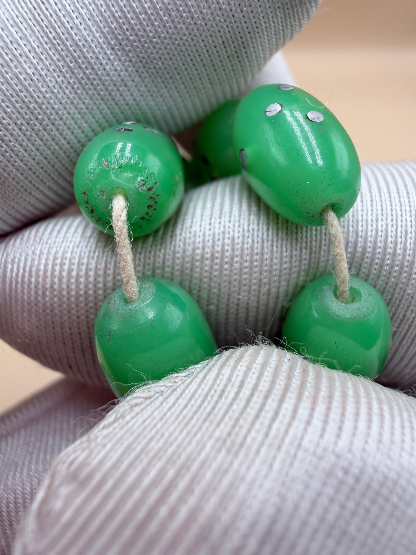 مسباح أنتيك الخام چيكي، من خراطة شعبان الأب، عمر المسباح أكثر من 80 سنة.

Antique Raw Jiki Misbah, by Shaban Al-Ab (master turner), over 80 years old.