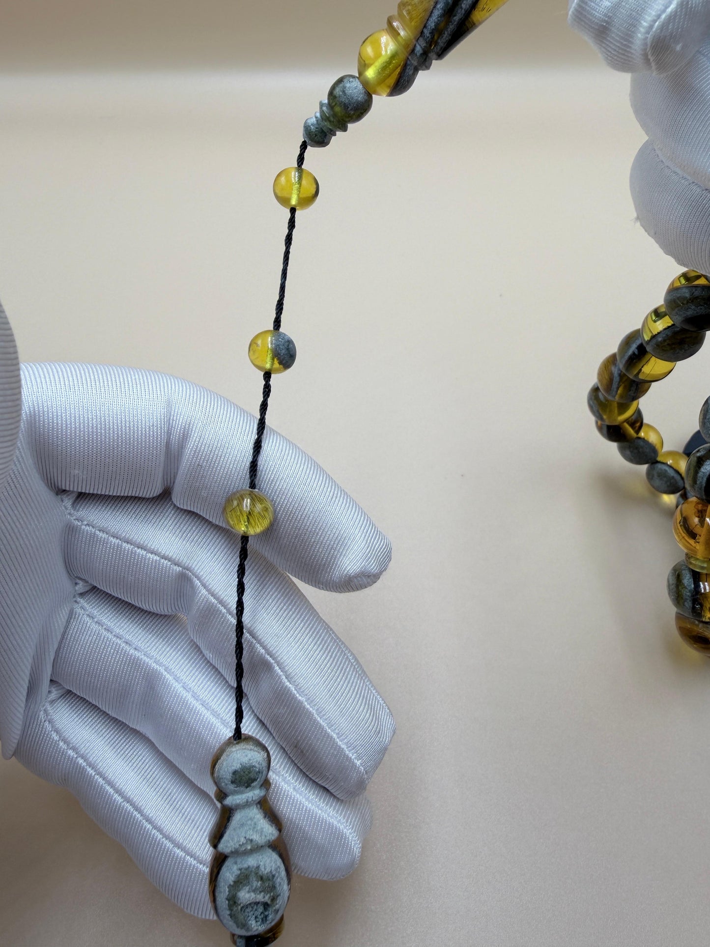 مسباح من جلد الذئب النادر، قطعة مميّزة لهواة النوادر والطابع التراثي الفاخر luxury rosary