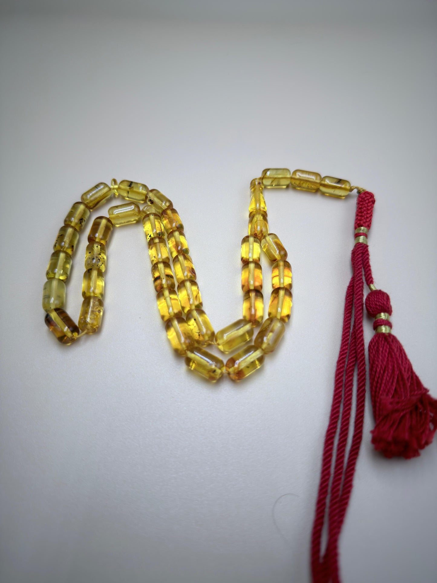 مسباح كهرمان شفاف، قليل الشوائب، مع 3 حبات زيادة  Transparent Amber Misbah, Low Inclusions, with 3 Extra Beads.