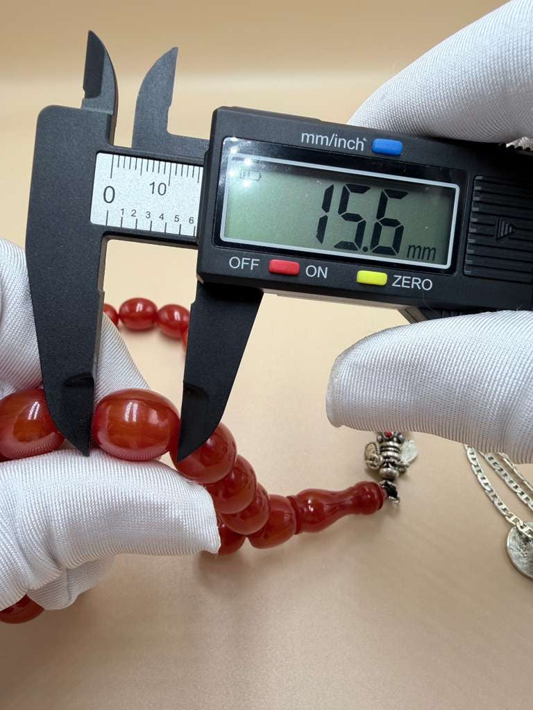 مسباح سندلوس خام من عصيان، مع شرابة فضة عيار 500 Raw Sandalus Misbaha (stick form), with 500-grade silver tassel,