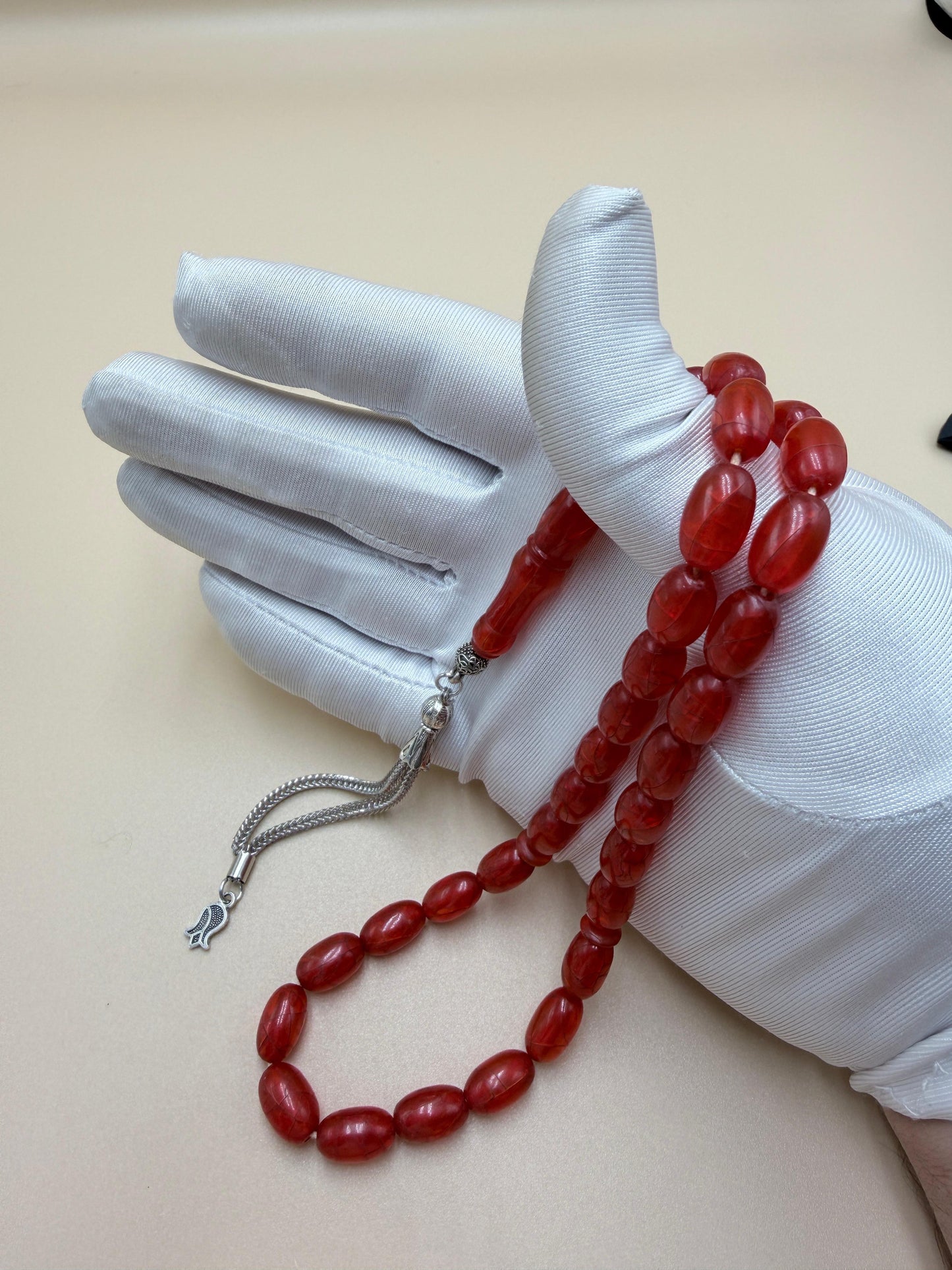 مسباح خام جيكي مكرك أنتيك، من خراطة شعبان الأب، عمر المسباح أكثر من 80 سنة.
Antique raw Jiki Makrak Misbah, by Shaban Al-Ab (master turner), over 80 years old.