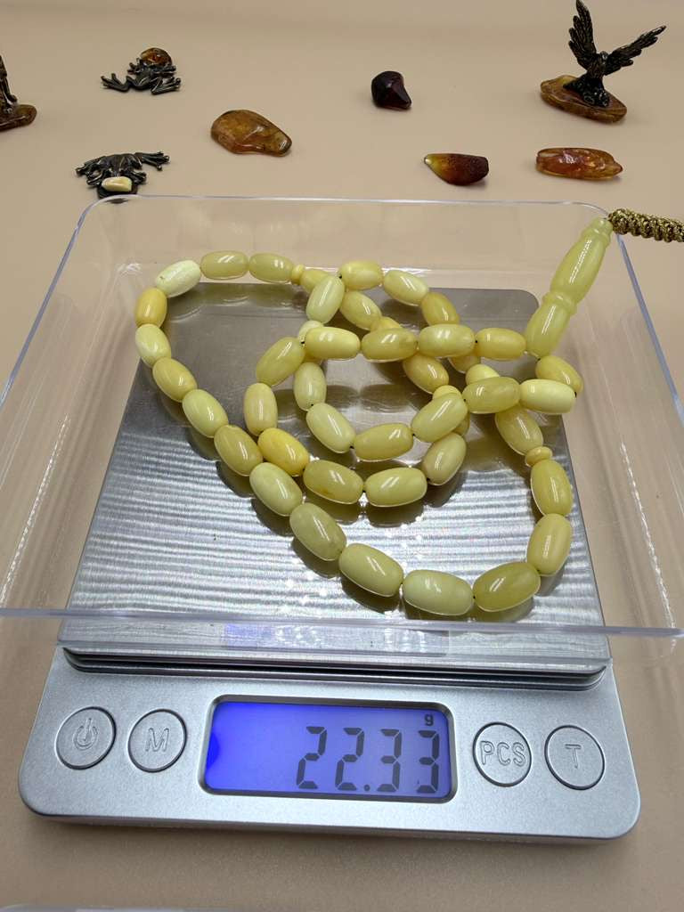 مسباح كهرمان بلطيقي قديم.
Old Baltic Amber Misbaha.