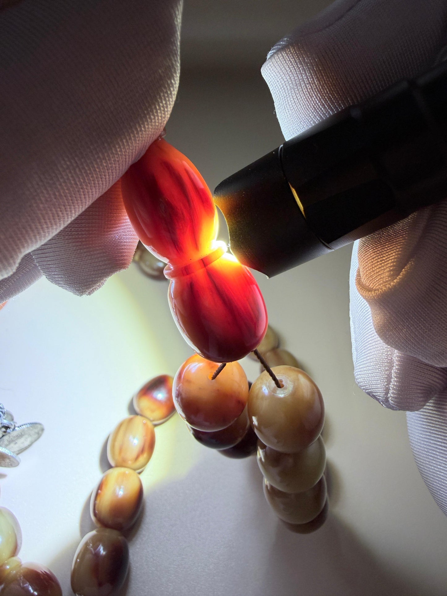 مسباح سندلوس خام عصيان مع شرّابة فضة عيار ٥٠٠. Raw Sandalwood Misbaha with natural stick beads, finished with a 500 silver tassel.