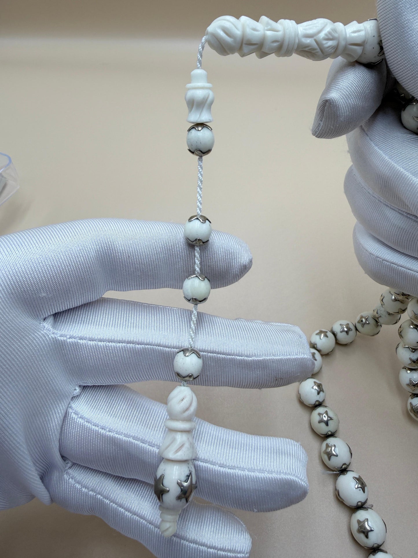 مسباح ناب مع أمامة منقوشة ومرصعة بالفضة على شكل نجوم وطربوش، قطعة فريدة لهواة النوادر والأصالة التراثية luxury rosary