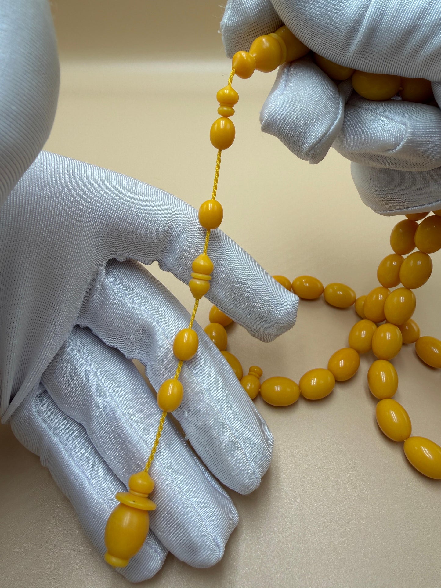 مسباح مسكي، بخراطة مميّزة.Musk Misbah with Distinctive Carving.