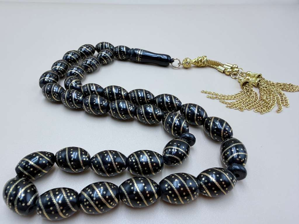 مسباح كوك، مطعّم سكروم، مع شرابة مطليّة ذهب عيار 24 Kuka Wood Misbah, Inlaid with Skroom, with 24K Gold-Plated Tassel.