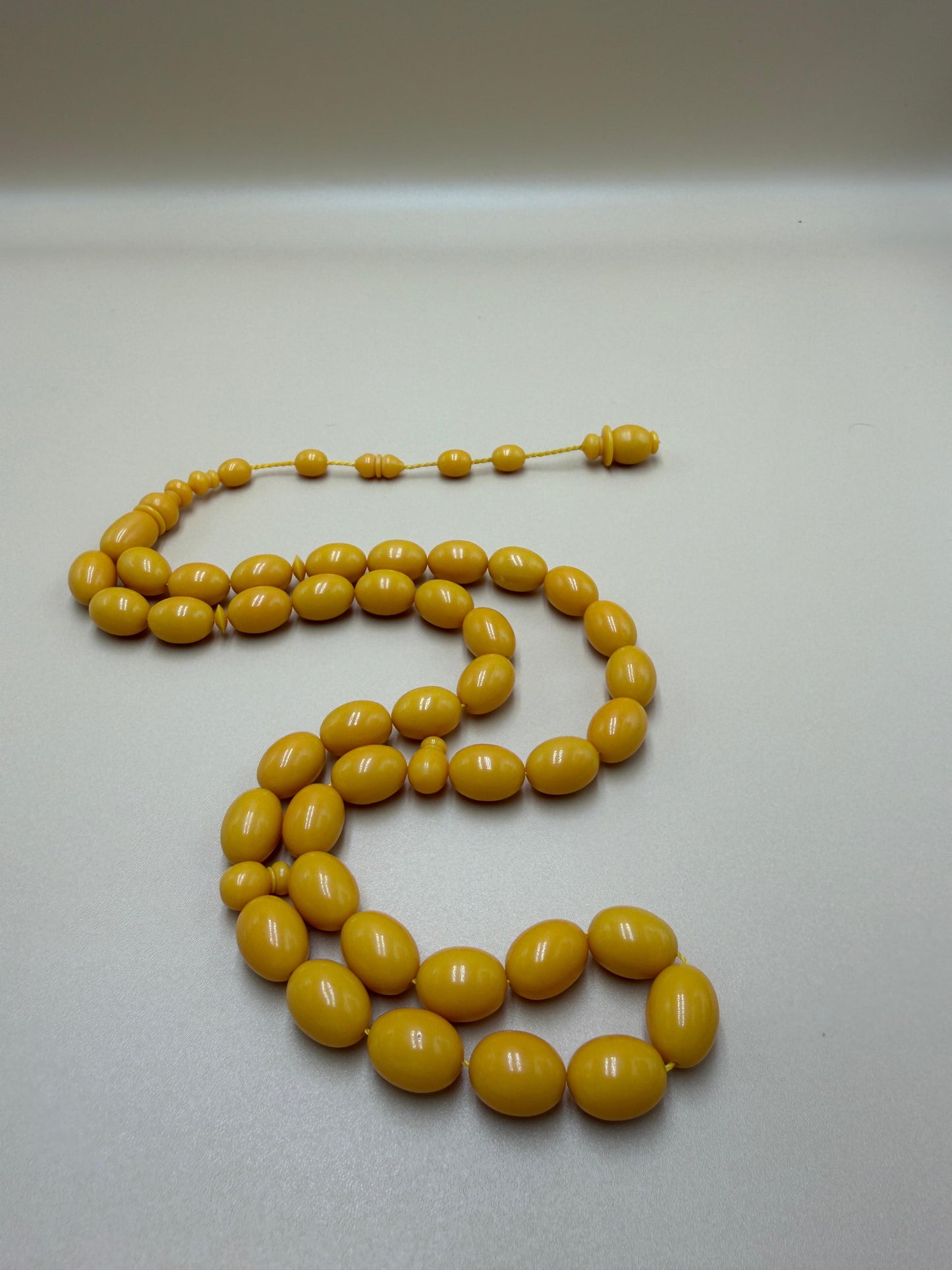 مسباح مسكي، بخراطة مميّزة.Musk Misbah with Distinctive Carving.