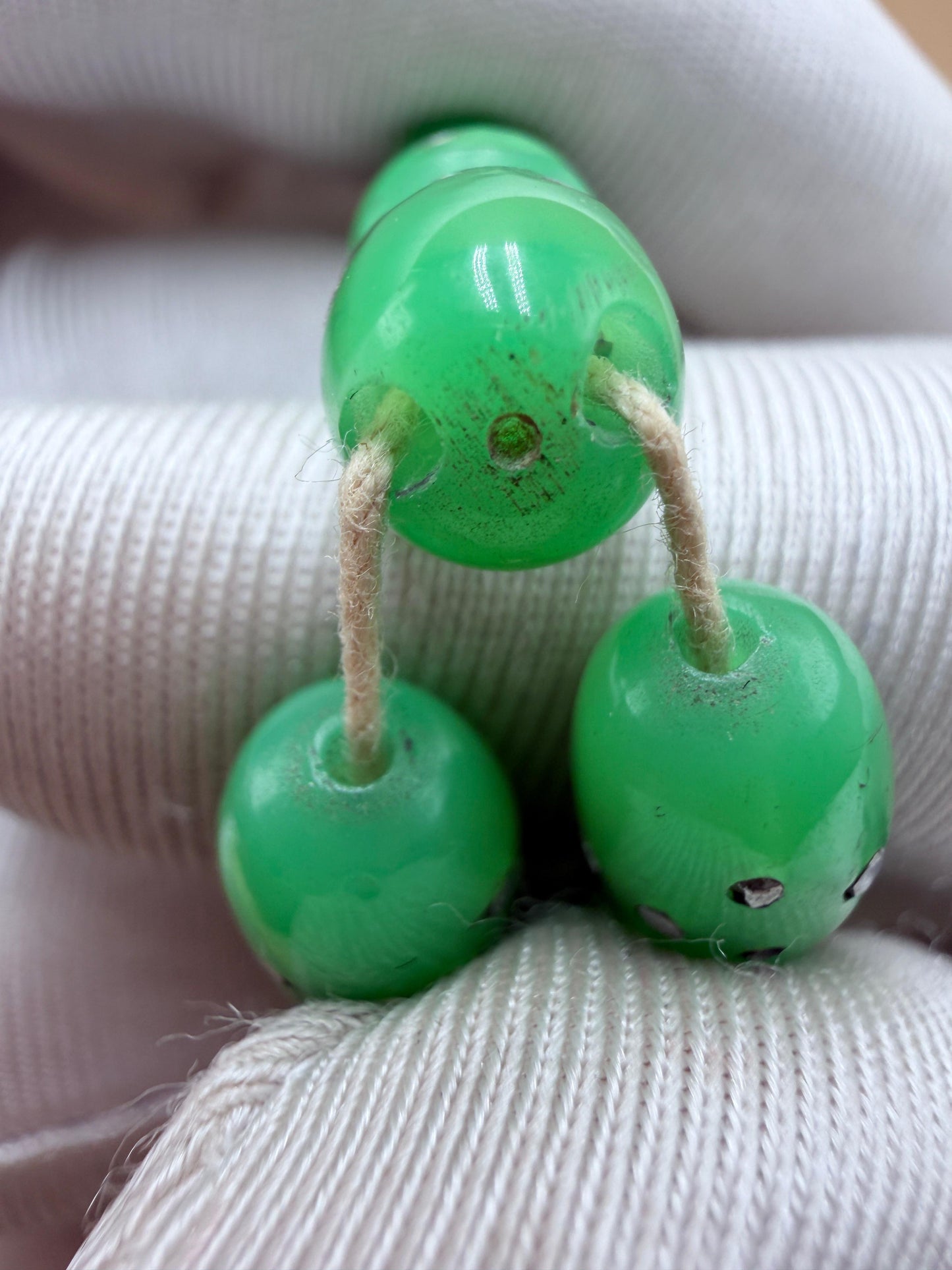 مسباح أنتيك الخام چيكي، من خراطة شعبان الأب، عمر المسباح أكثر من 80 سنة.

Antique Raw Jiki Misbah, by Shaban Al-Ab (master turner), over 80 years old.