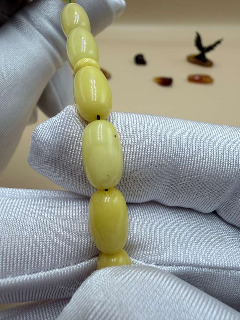 مسباح كهرمان بلطيقي قديم.
Old Baltic Amber Misbaha.
