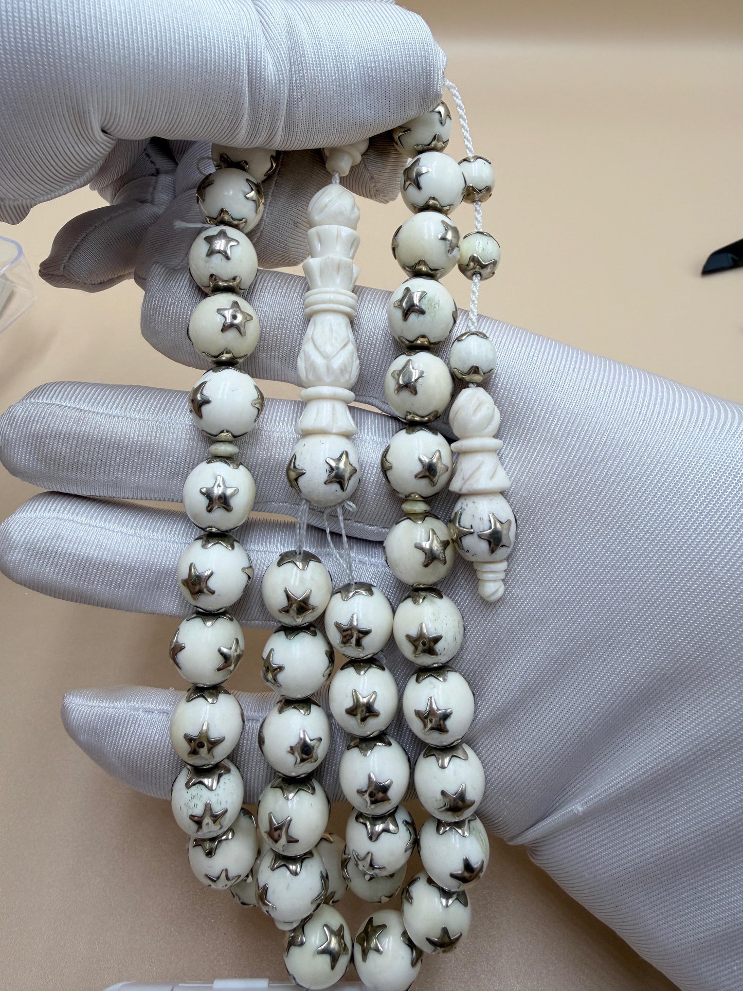 مسباح ناب مع أمامة منقوشة ومرصعة بالفضة على شكل نجوم وطربوش، قطعة فريدة لهواة النوادر والأصالة التراثية luxury rosary