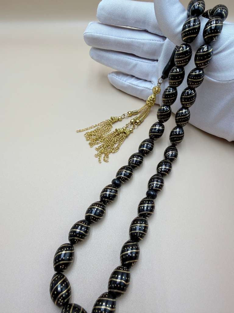 مسباح كوك، مطعّم سكروم، مع شرابة مطليّة ذهب عيار 24 Kuka Wood Misbah, Inlaid with Skroom, with 24K Gold-Plated Tassel.