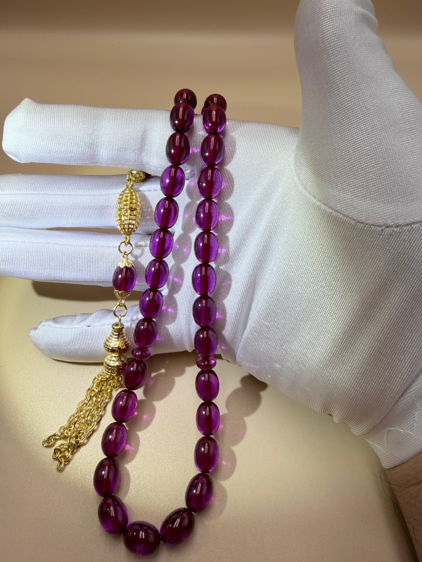 مسباح سندلوس كفّيه مع شرّابة مطلية ذهب
Sandaloos Misbaha (Kaffiyeh style)
With gold-plated tassel