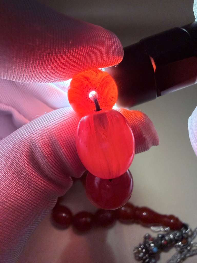 مسباح سندلوس خام من عصيان، مع شرابة فضة عيار 500 Raw Sandalus Misbaha (stick form), with 500-grade silver tassel,