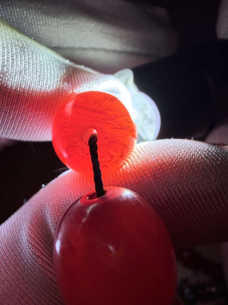 مسباح سندلوس خام من عصيان، مع شرابة فضة عيار 500 Raw Sandalus Misbaha (stick form), with 500-grade silver tassel,