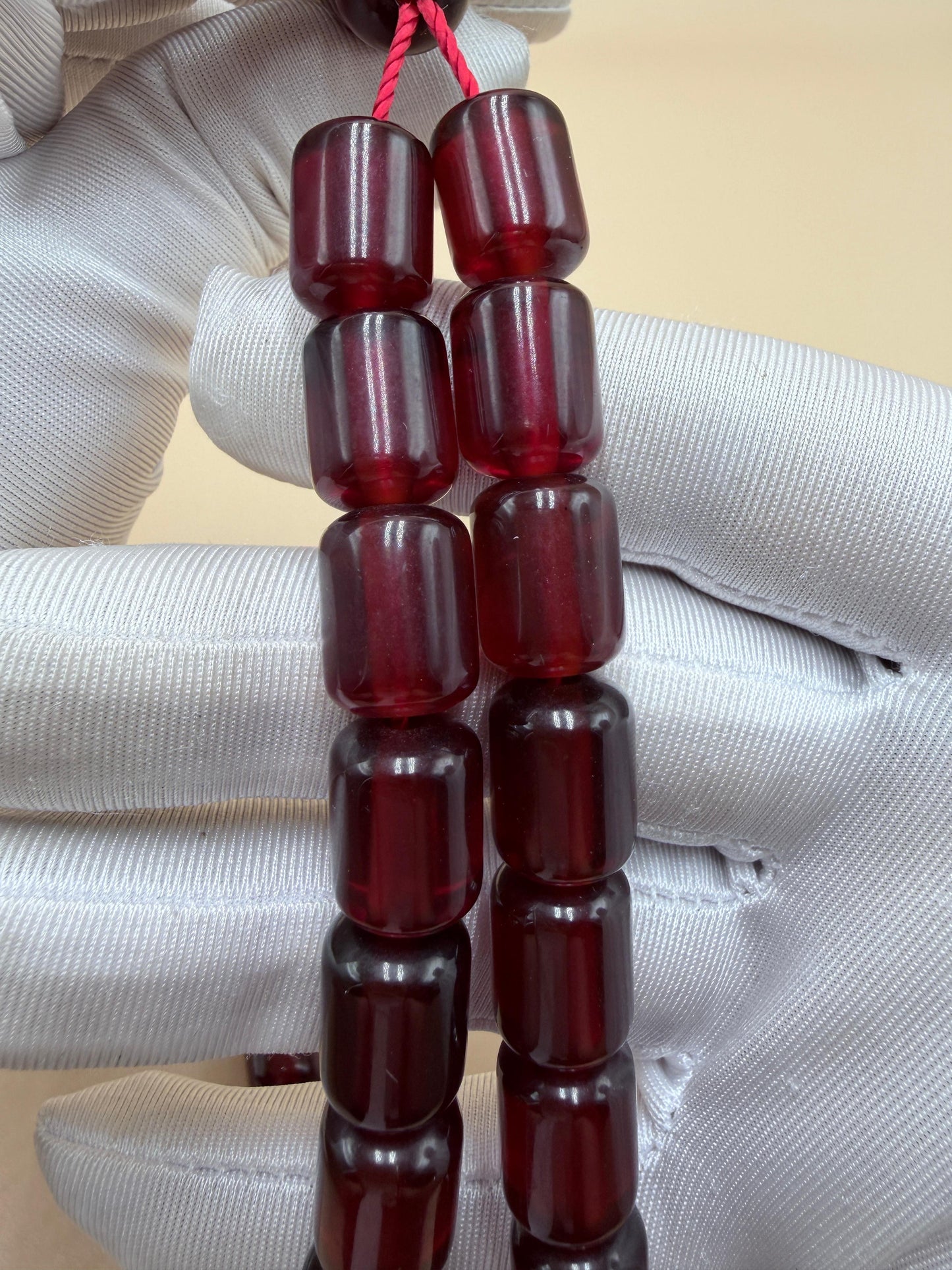 مسباح سندلوس مأنتك، تقليد بيت عنوز مع شرابة فضّة عيار 500.
Antique-style Sandalus Misbah, Anouz House replica, with a 500-grade silver tassel.