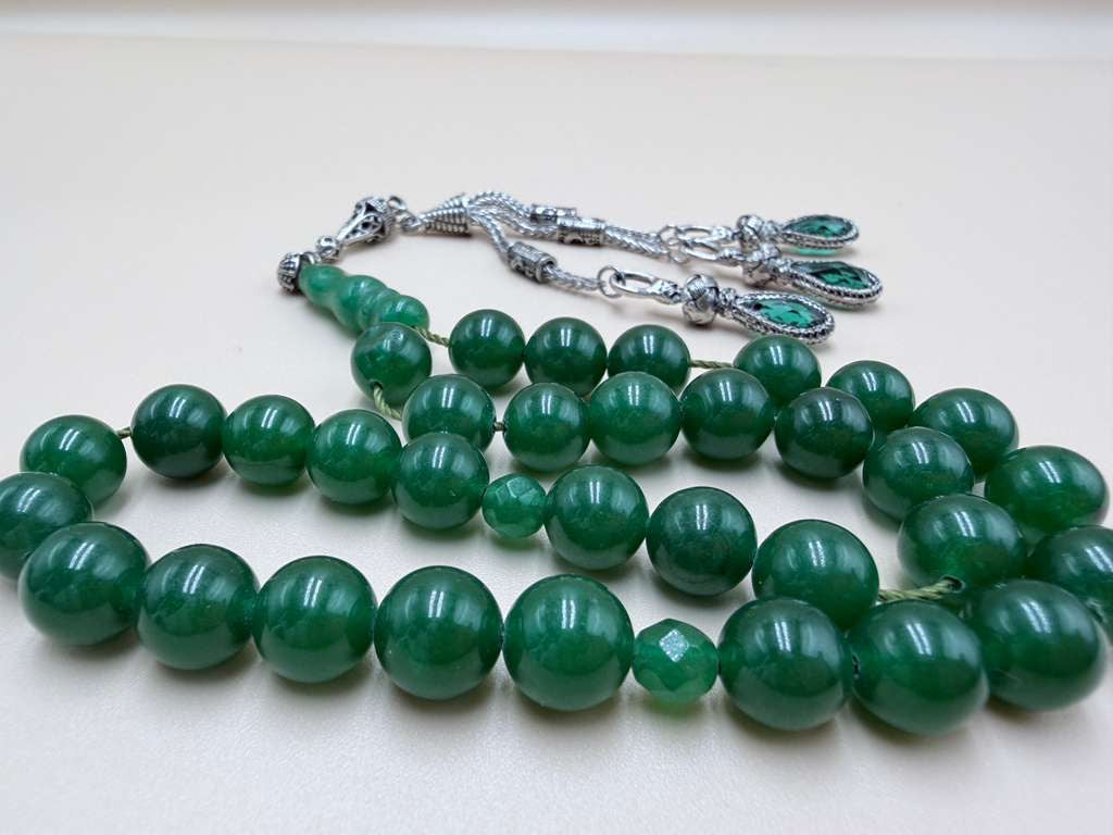 مسباح من حجر اليشم (الجاد)، كفيّه.
Jade Stone Misbah (Handcrafted), Palm-Sized