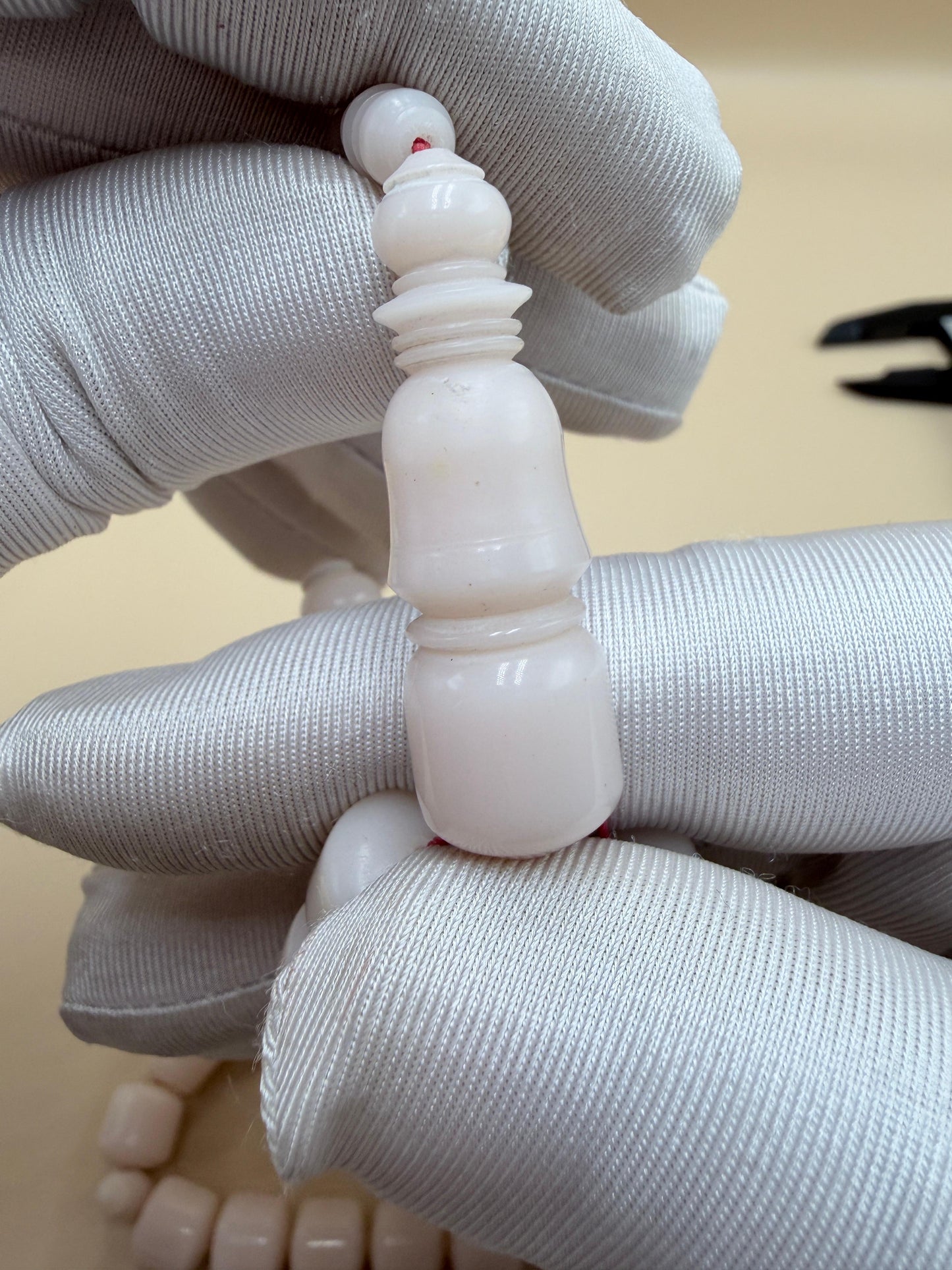 مسباح دومينو صب جديد، مع أمامة احتياطية وكبوس.

New Domino Misbah, with an extra head and cap.