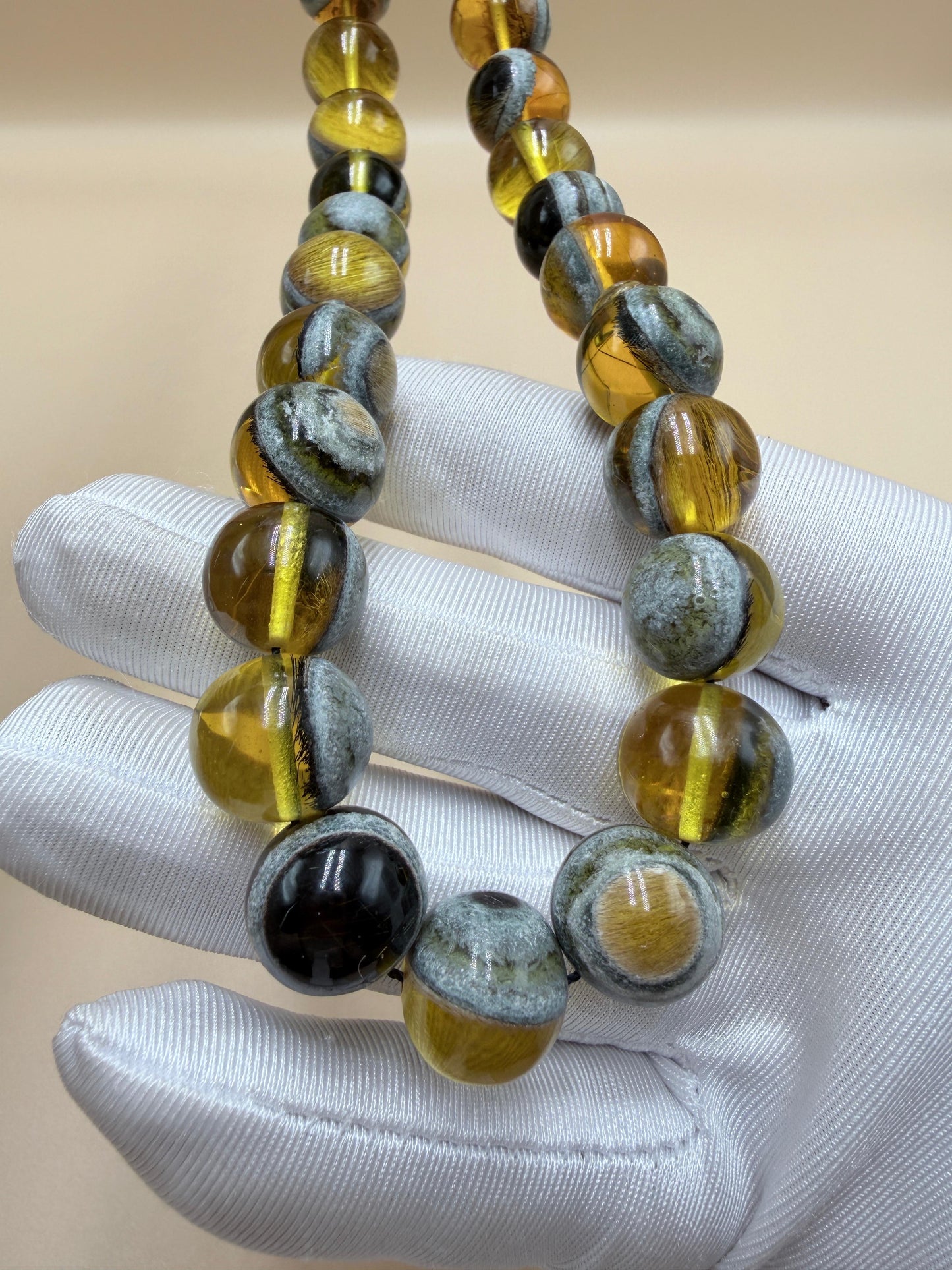 مسباح من جلد الذئب النادر، قطعة مميّزة لهواة النوادر والطابع التراثي الفاخر luxury rosary