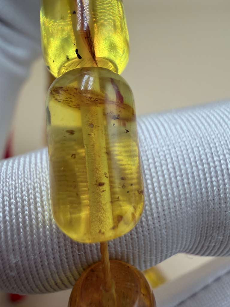 مسباح كهرمان شفاف، قليل الشوائب، مع 3 حبات زيادة  Transparent Amber Misbah, Low Inclusions, with 3 Extra Beads.