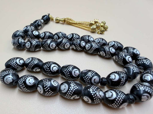 مسباح باغا أنتيك مرصّع بالقصدير بتطريز تقليدي جميل،Antique Baga rosary adorned with tin in traditional detailing,