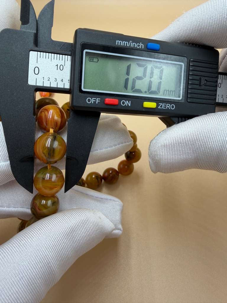 مسباح مسكي مميز، بخراطة مجد، عدد 45 خرزة.
Distinctive Musk Misbah with Majd Carving, 45 Beads.