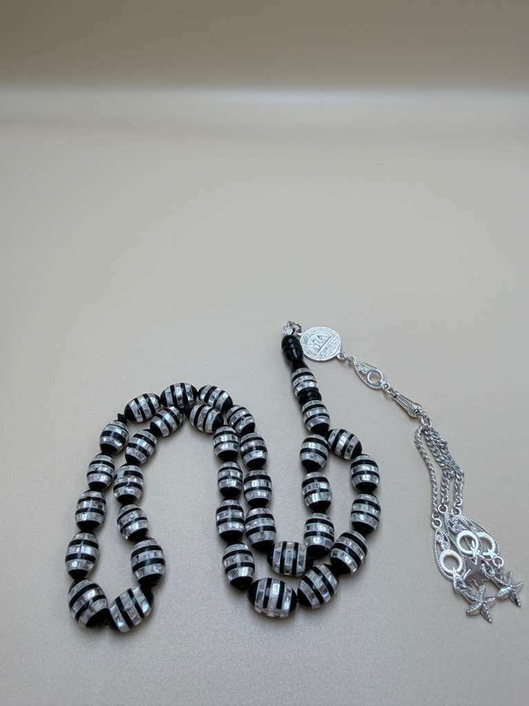 مسباح كوك، مطعّم صدف، خراطة مسباح السواح.
Kuka Wood Misbah, Inlaid with Mother of Pearl, Handcrafted by Al-Sawah Rosary Workshop.