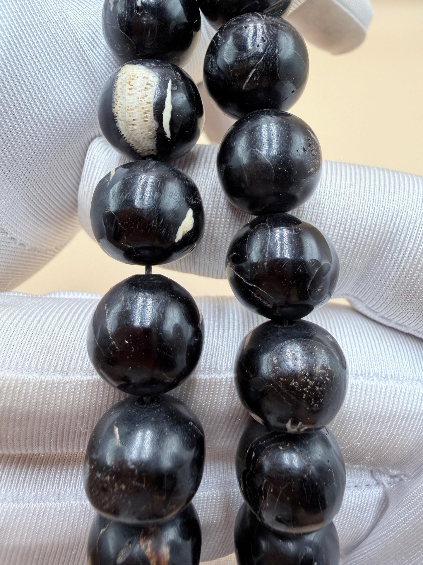 مسباح يسر بحر أحمر
أنتيك سادة من النوادر
Red Sea Yusr Misbaha
Plain antique,