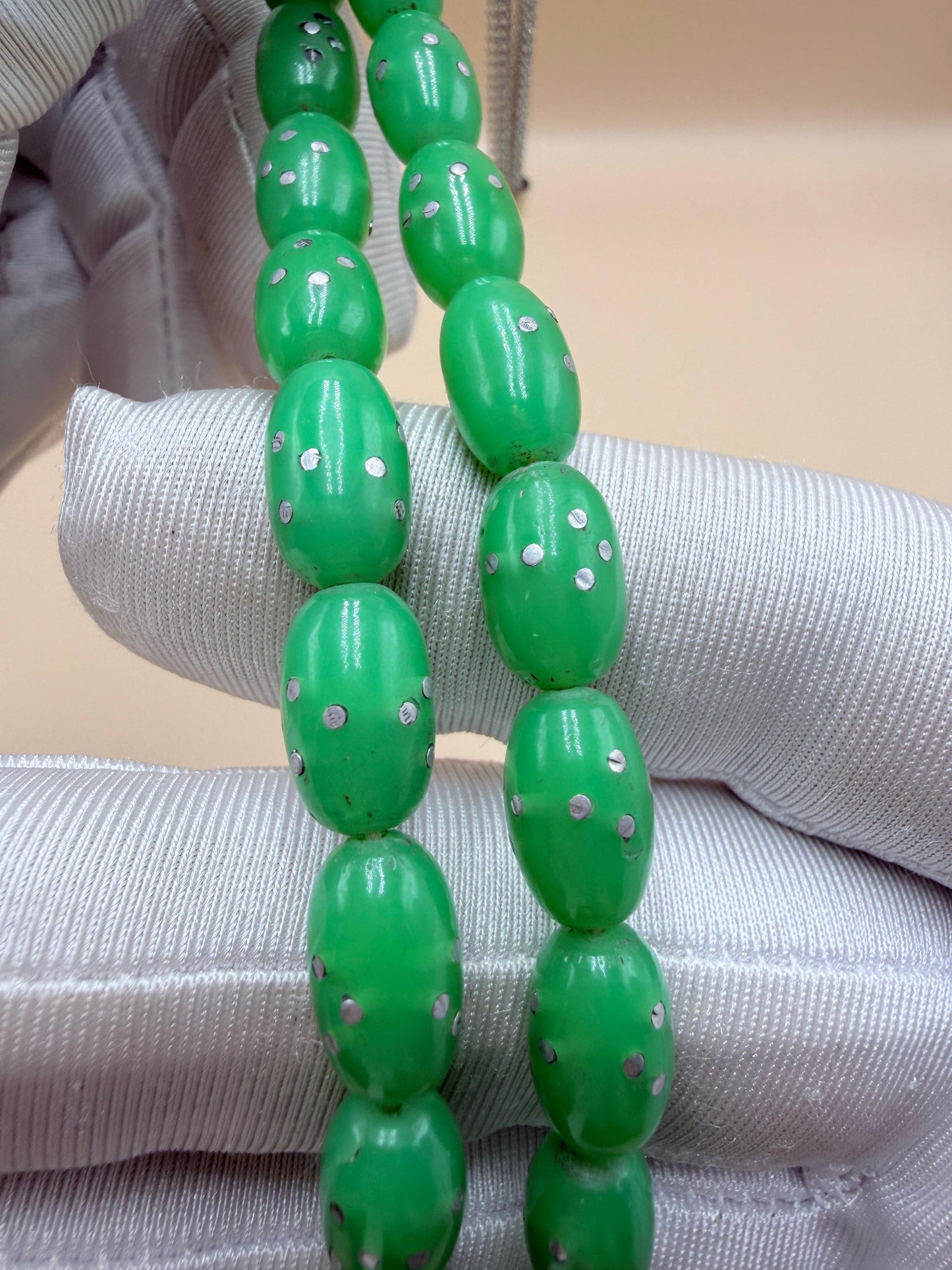 مسباح أنتيك الخام چيكي، من خراطة شعبان الأب، عمر المسباح أكثر من 80 سنة.

Antique Raw Jiki Misbah, by Shaban Al-Ab (master turner), over 80 years old.