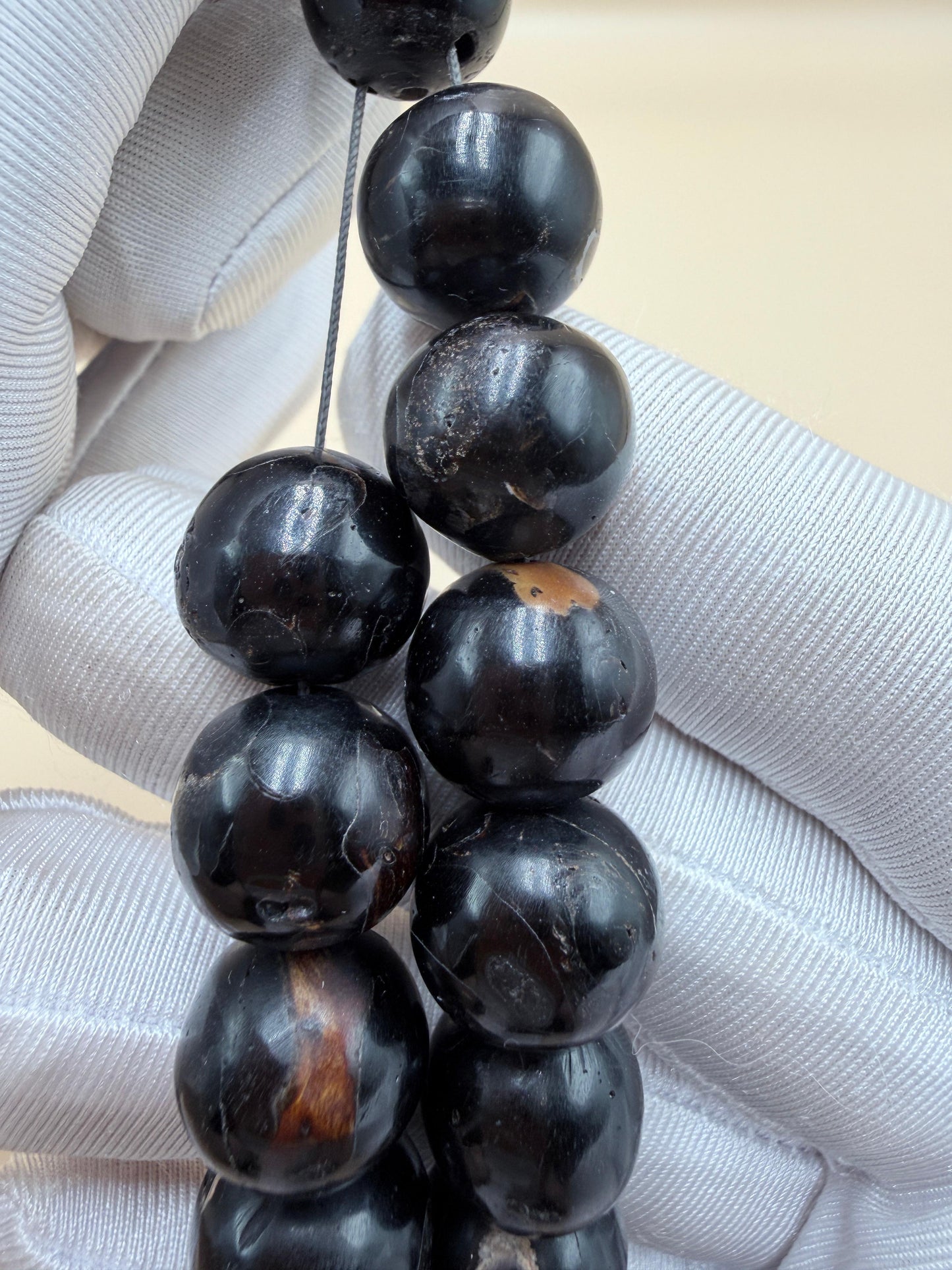 مسباح يسر بحر أحمر
أنتيك سادة من النوادر
Red Sea Yusr Misbaha
Plain antique,