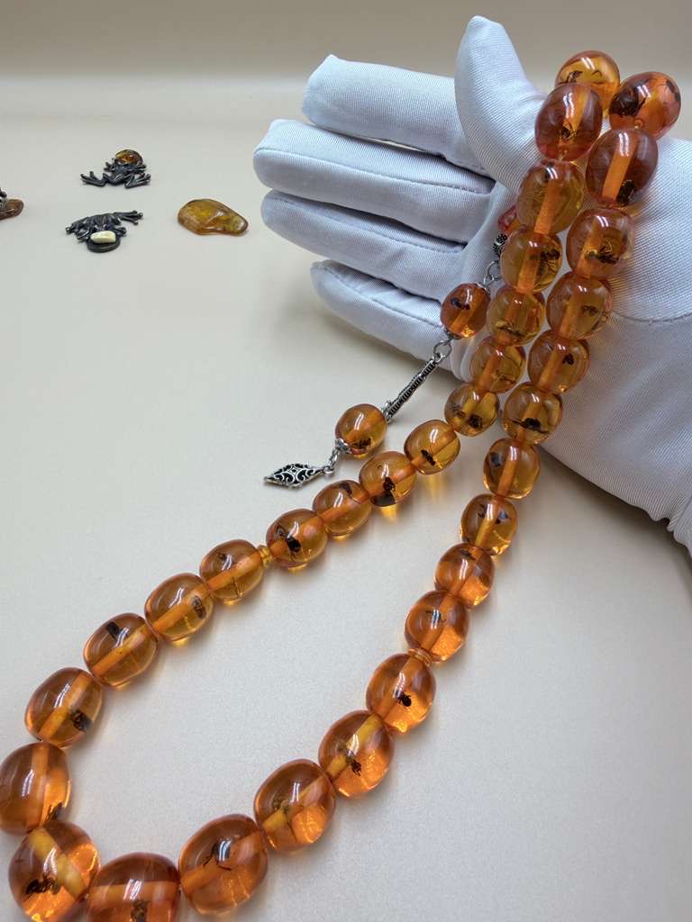 مسباح سندلوس داخله حشرات. Sandalwood Misbaha with natural insects inside.