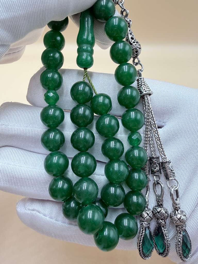 مسباح من حجر اليشم (الجاد)، كفيّه.
Jade Stone Misbah (Handcrafted), Palm-Sized