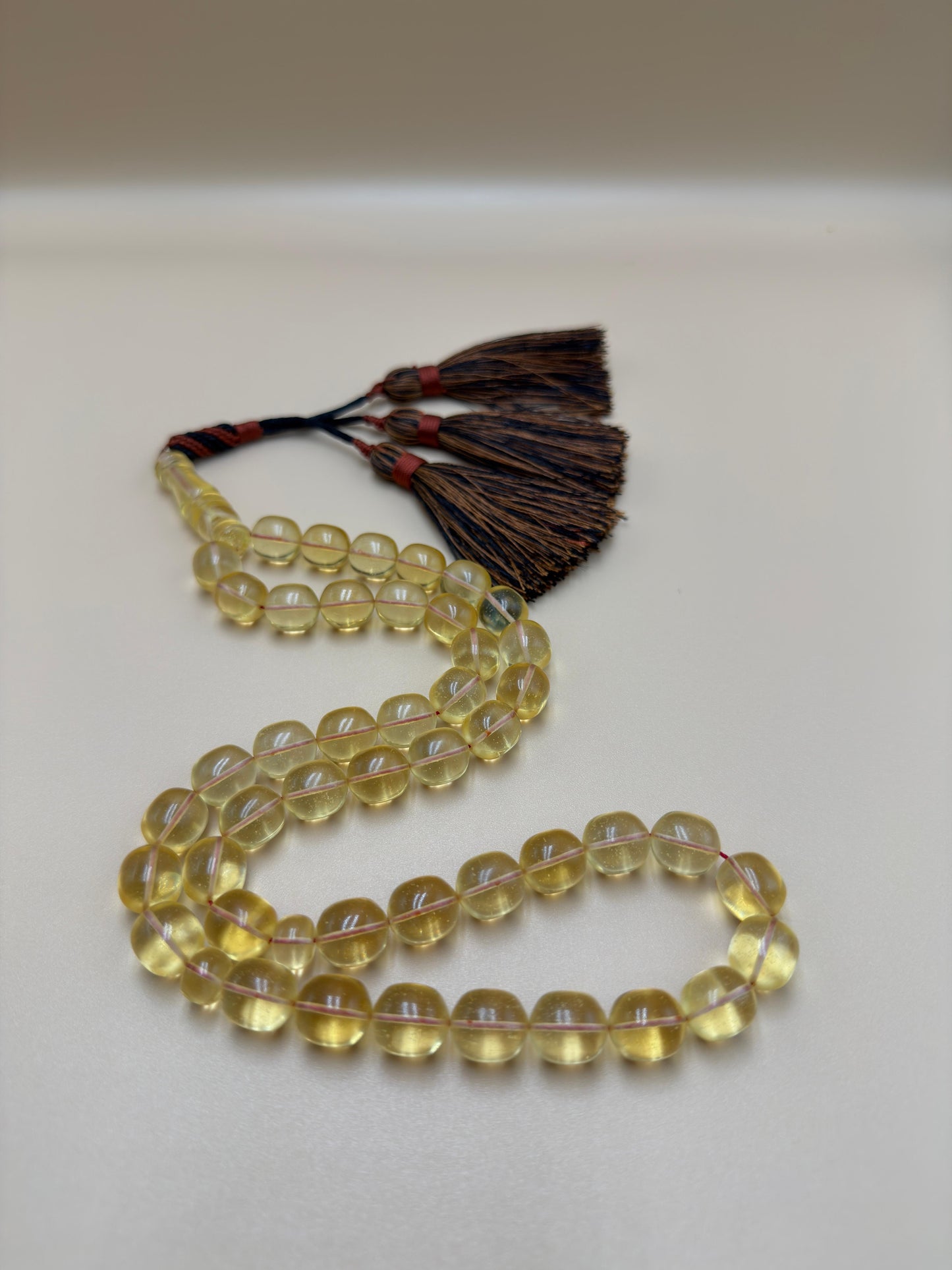 مسباح كهرمان كبس كولمبي، قوالب.
Pressed Colombian Amber Misbah, Molded Style.